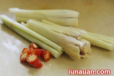 Ảnh minh họa 3 - Cay cay thơm thơm với món ốc xào sả ớt cực ngon miệng !