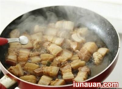 Ảnh minh họa 4 - Hướng dẫn cách làm thịt ba chỉ rim mặn ngọt cho thực đơn bữa tối!