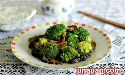 Ảnh minh họa 4 - Hướng dẫn cách làm súp lơ xào nấm vừa ngọt vừa thơm !