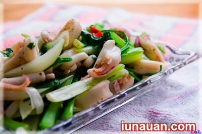 Ảnh minh họa 1 - Bí kíp cho món mực xào cần tỏi trắng, giòn, thơm ngon tuyệt đỉnh !