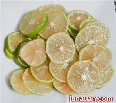 Ảnh minh họa 3 - Cách làm chanh đào ngâm mật ong đường phèn trị ho cực hiệu quả !