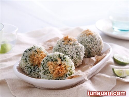 Ảnh minh họa 9 - Bữa trưa ấm bụng với món cơm nắm chà bông siêu hấp dẫn !