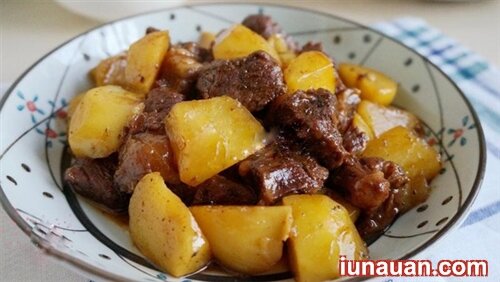 Ảnh minh họa 2 - Cách làm món thịt bò hầm khoai tây siêu ngon, siêu đơn giản !