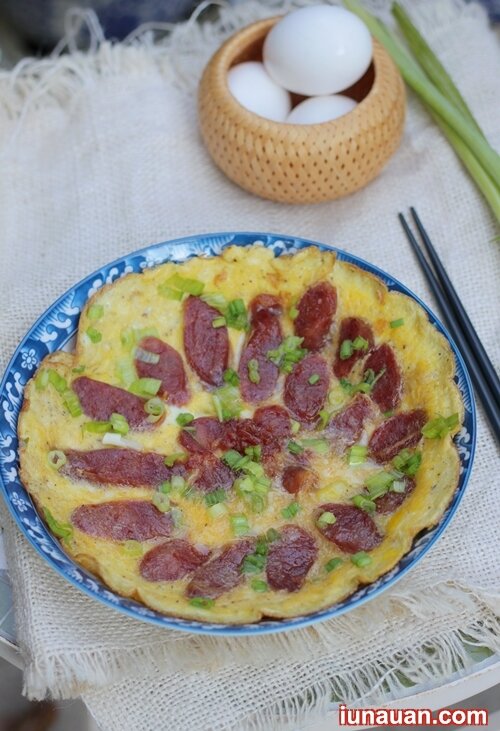 Ảnh minh họa 2 - Giản đị ngon cơm với món trứng rán lạp xưởng cực đơn giản !