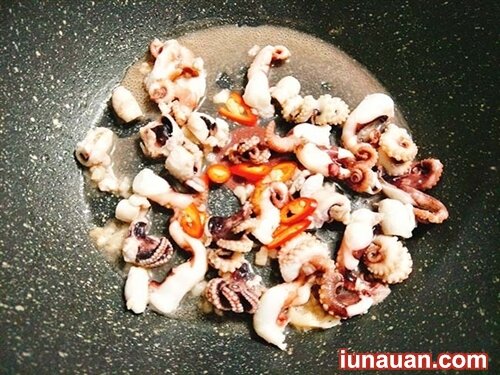 Ảnh minh họa 5 - Vừa ngon vừa giòn với món bạch tuộc xào cần tây thơm ngon nức mũi !