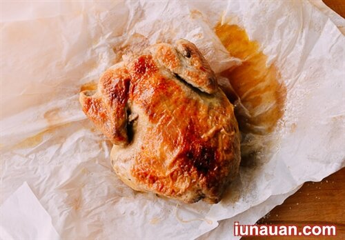 Ảnh minh họa 10 - Ứa nước miếng với món gà nướng muối ngọt thơm siêu hấp dẫn !