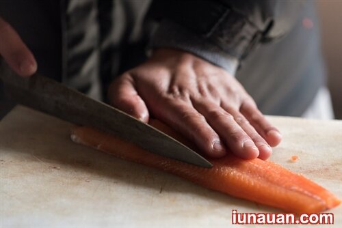 Ảnh minh họa 2 - Tự làm món sashimi cá hồi chuẩn không cần chỉnh ngay tại nhà !