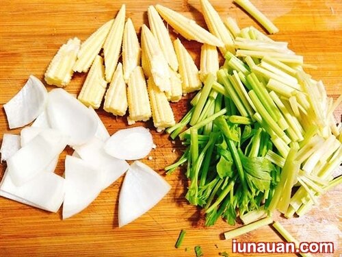 Ảnh minh họa 4 - Vừa ngon vừa giòn với món bạch tuộc xào cần tây thơm ngon nức mũi !