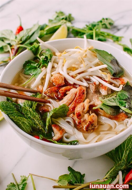 Ảnh minh họa 6 - Nóng hổi thơm ngon với cách nấu phở gà cho cả nhà ngon miệng !