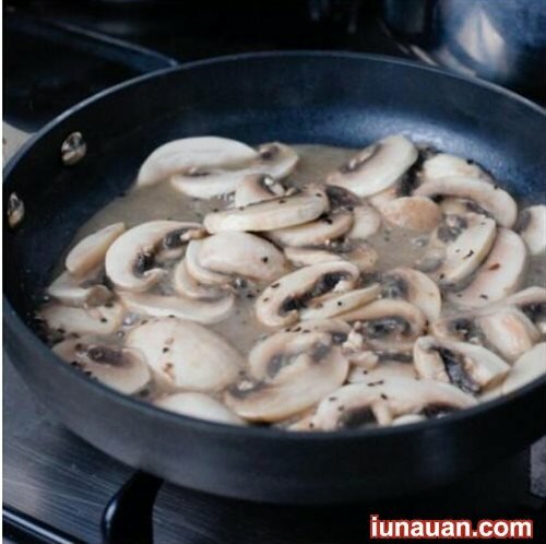 Ảnh minh họa 3 - Hướng dẫn cách làm món trứng chiên nấm vừa thơm vừa ngậy cả nhà cùng mê !