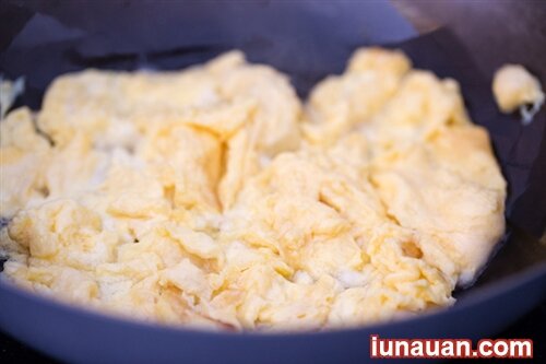 Ảnh minh họa 4 - Đơn giản ngon cơm với món trứng chiên sốt cà chua đậm đà thơm ngon lắm ý !