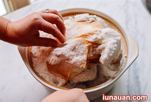 Ảnh minh họa 9 - Ứa nước miếng với món gà nướng muối ngọt thơm siêu hấp dẫn !