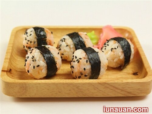 Ảnh minh họa 2 - Vừa ngon vừa lạ với món cơm nắm cá hồi siêu đơn giản !