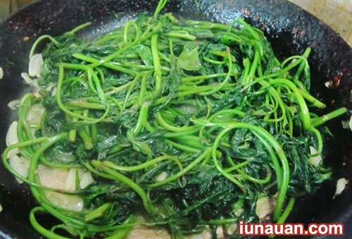 Ảnh minh họa 4 - Hướng dẫn cách làm món rau khoai lang xào tỏi ngon nức nở !