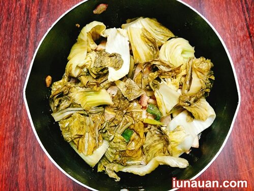 Ảnh minh họa 5 - Đánh bay nồi cơm với món cá kho dưa chua tóp mỡ mẹ làm ngon tuyệt !