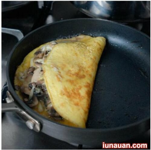 Ảnh minh họa 6 - Hướng dẫn cách làm món trứng chiên nấm vừa thơm vừa ngậy cả nhà cùng mê !