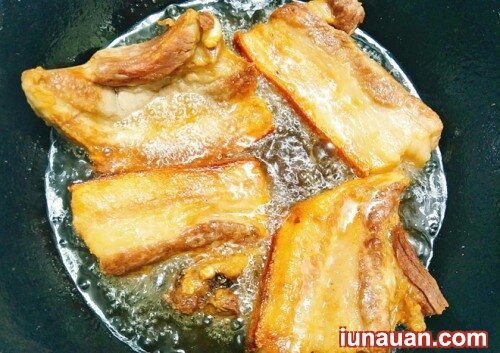 Ảnh minh họa 4 - Ngon không cưỡng nổi với món thịt ba chỉ lắc sả ớt cực đơn giản !