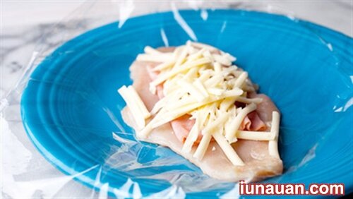 Ảnh minh họa 4 - Cách làm món gà cuộn phô mai vừa ngậy vừa thơm đổi vị cho cả nhà !