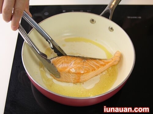 Ảnh minh họa 3 - Vừa ngon vừa lạ với món cơm nắm cá hồi siêu đơn giản !