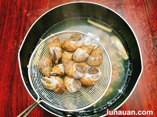 Ảnh minh họa 5 - Ngon nức nở với món ốc hương xào me cực đơn giản !