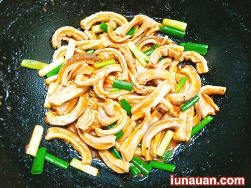 Ảnh minh họa 2 - Vợ khéo tay làm món dạ dày xào chua ngọt cho chàng mê world cup !