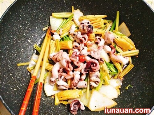 Ảnh minh họa 6 - Vừa ngon vừa giòn với món bạch tuộc xào cần tây thơm ngon nức mũi !