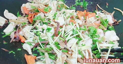 Ảnh minh họa 9 - Ngon quắt tai với món củ cải khô xào mực khiến cả nhà mê mẩn !