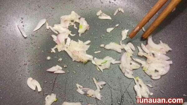 Ảnh minh họa 5 - Cách làm món nhộng tằm rang lá chanh - một phần ký ức tuổi thơ !