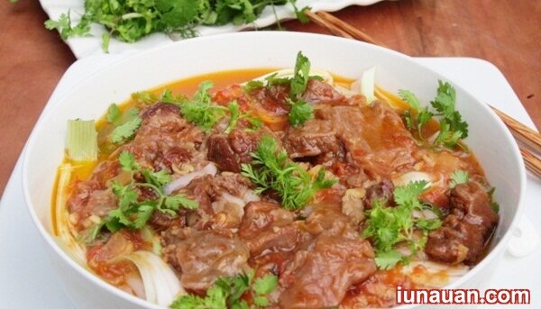 Ảnh minh họa 11 - Bữa sáng ấm bụng với món phở bò sốt vang nóng hổi vừa thổi vừa ăn !