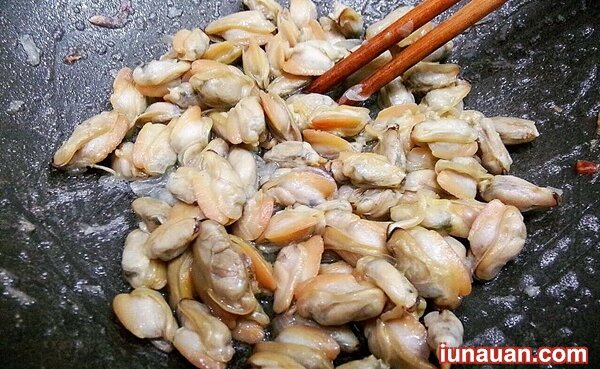 Ảnh minh họa 5 - Chua chua thơm thơm món canh trùng trục nấu dứa giản dị mà ngon cơm !