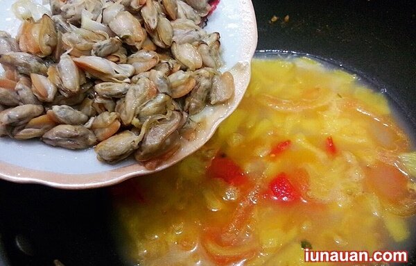 Ảnh minh họa 6 - Chua chua thơm thơm món canh trùng trục nấu dứa giản dị mà ngon cơm !