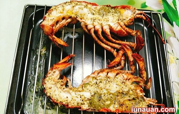 Ảnh minh họa 6 - Tự làm món tôm hùm nướng bơ tỏi đẳng cấp không kém nhà hàng !