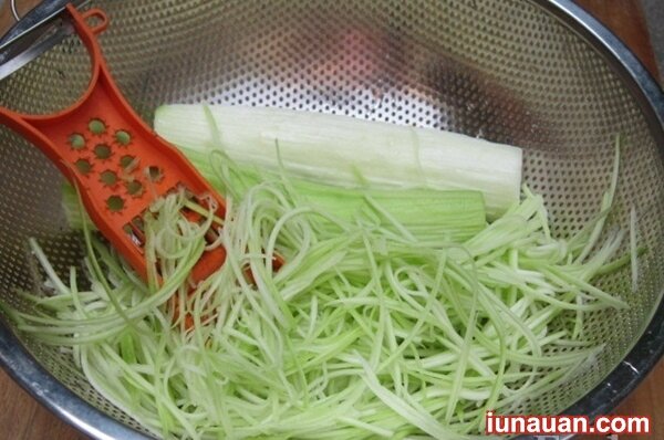 Ảnh minh họa 5 - Thơm ngọt dễ ăn với món canh trai nấu bầu càng ăn càng nghiền !