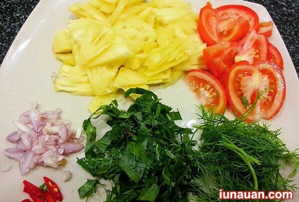 Ảnh minh họa 4 - Chua chua thơm thơm món canh trùng trục nấu dứa giản dị mà ngon cơm !