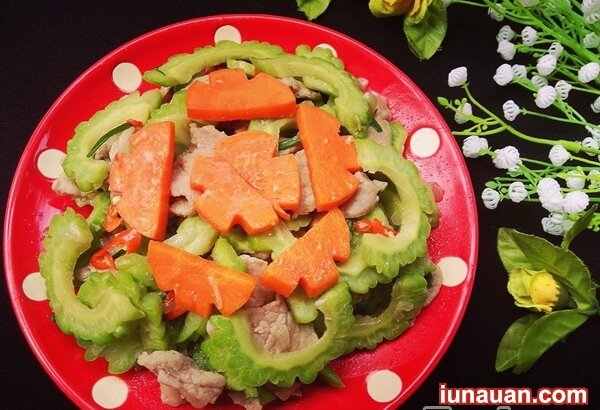 Ảnh minh họa 2 - Cách làm món thịt heo xào mướp đắng vừa ngon vừa dễ !