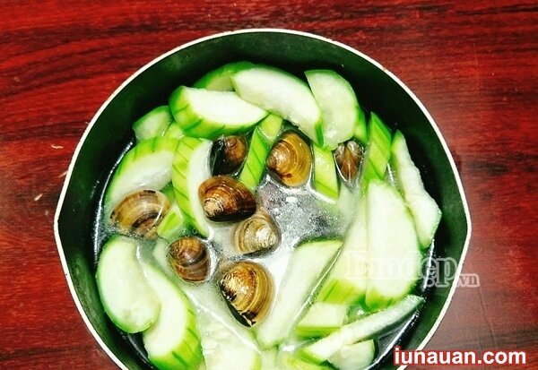 Ảnh minh họa 4 - Cách làm món canh mướp nấu ngao thơm ngọt, dễ ăn cho ngày nắng !