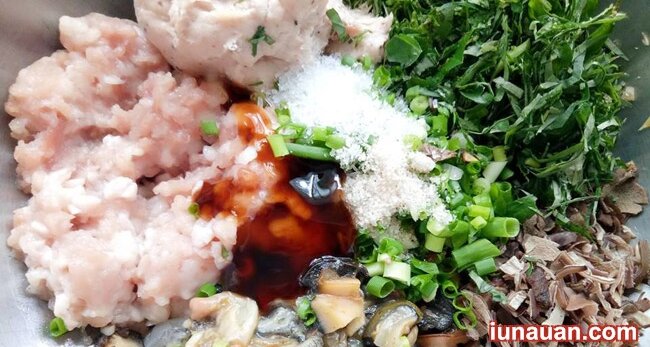 Ảnh minh họa 4 - Cách làm món chả ốc bươu cuốn lá lốt lạ miệng, ngon cơm !