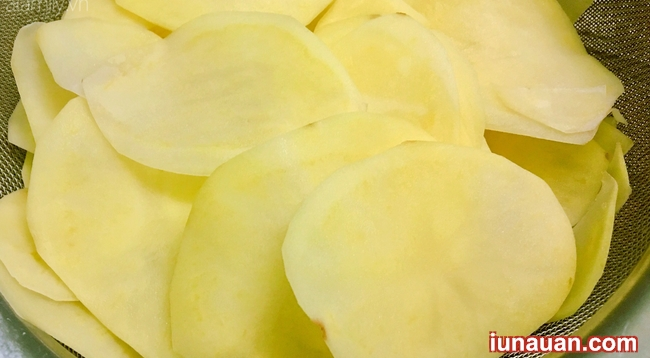 Ảnh minh họa 3 - Hướng dẫn cách làm món snack khoai tây giòn tan bằng nồi chiên không dầu cực đơn giản !