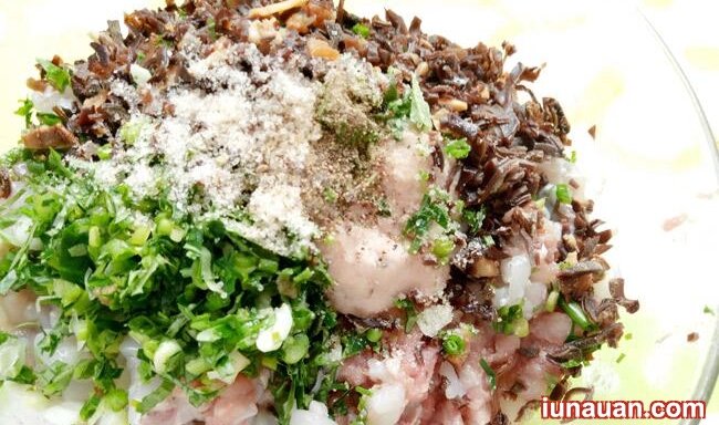 Ảnh minh họa 6 - Hướng dẫn cách làm món chả mực cuộn lá lốt nướng ngon tuyệt cú mèo cho cả nhà mê mẩn