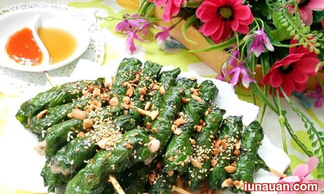 Ảnh minh họa 2 - Hướng dẫn cách làm món chả mực cuộn lá lốt nướng ngon tuyệt cú mèo cho cả nhà mê mẩn