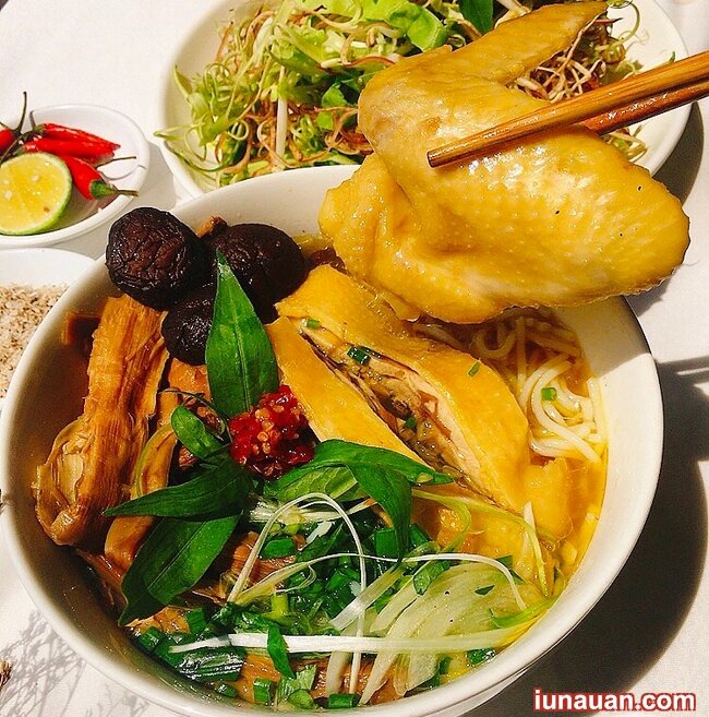 Ảnh minh họa 5 - Hướng dẫn cách làm món bún gà nấu măng ngọt thơm, dễ ăn cho ngày nắng !