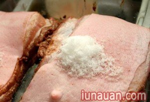 Ảnh minh họa 3 - Cách làm món thịt quay giòn bì không cần lò nướng