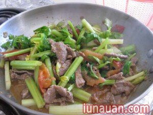 Ảnh minh họa 3 - Bò xào cần tỏi thơm ngon, hấp dẫn!