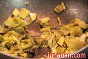 Ảnh minh họa 5 - Tự làm cơm rang dưa bò ngon mà chất!