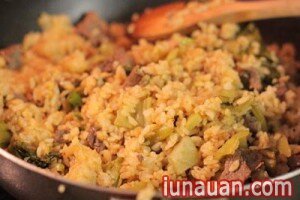 Ảnh minh họa 8 - Tự làm cơm rang dưa bò ngon mà chất!